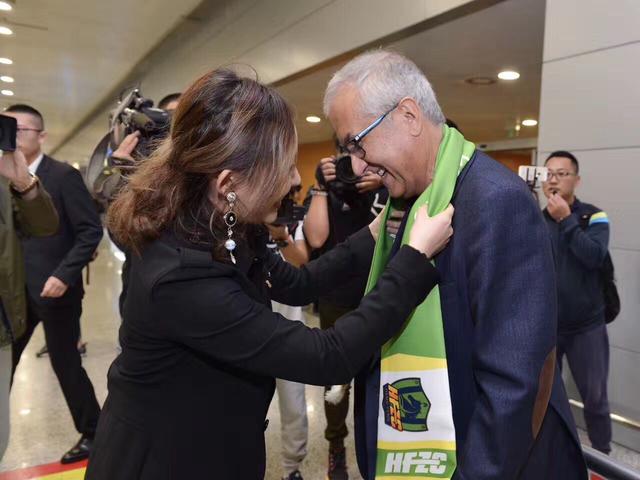 女人露出尿口让男人捅