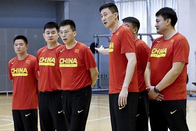 被触手调教灌满三张小嘴
