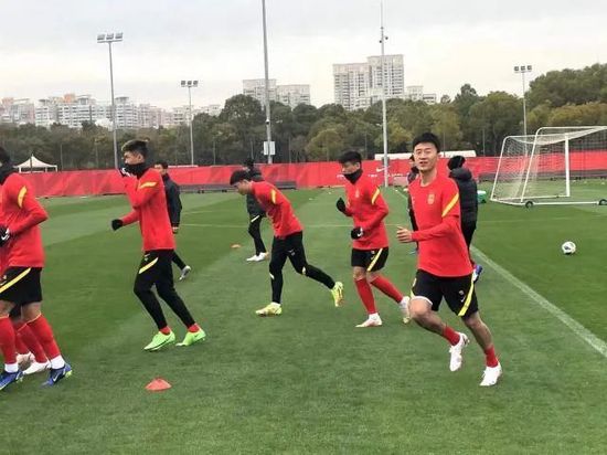 在办公室狂cao丝袜老师h文